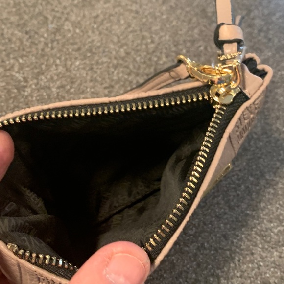 Steve Madden Wristlet / Purse! Brand New…Label & Zipper still covered in plastic - Picture 9 of 13